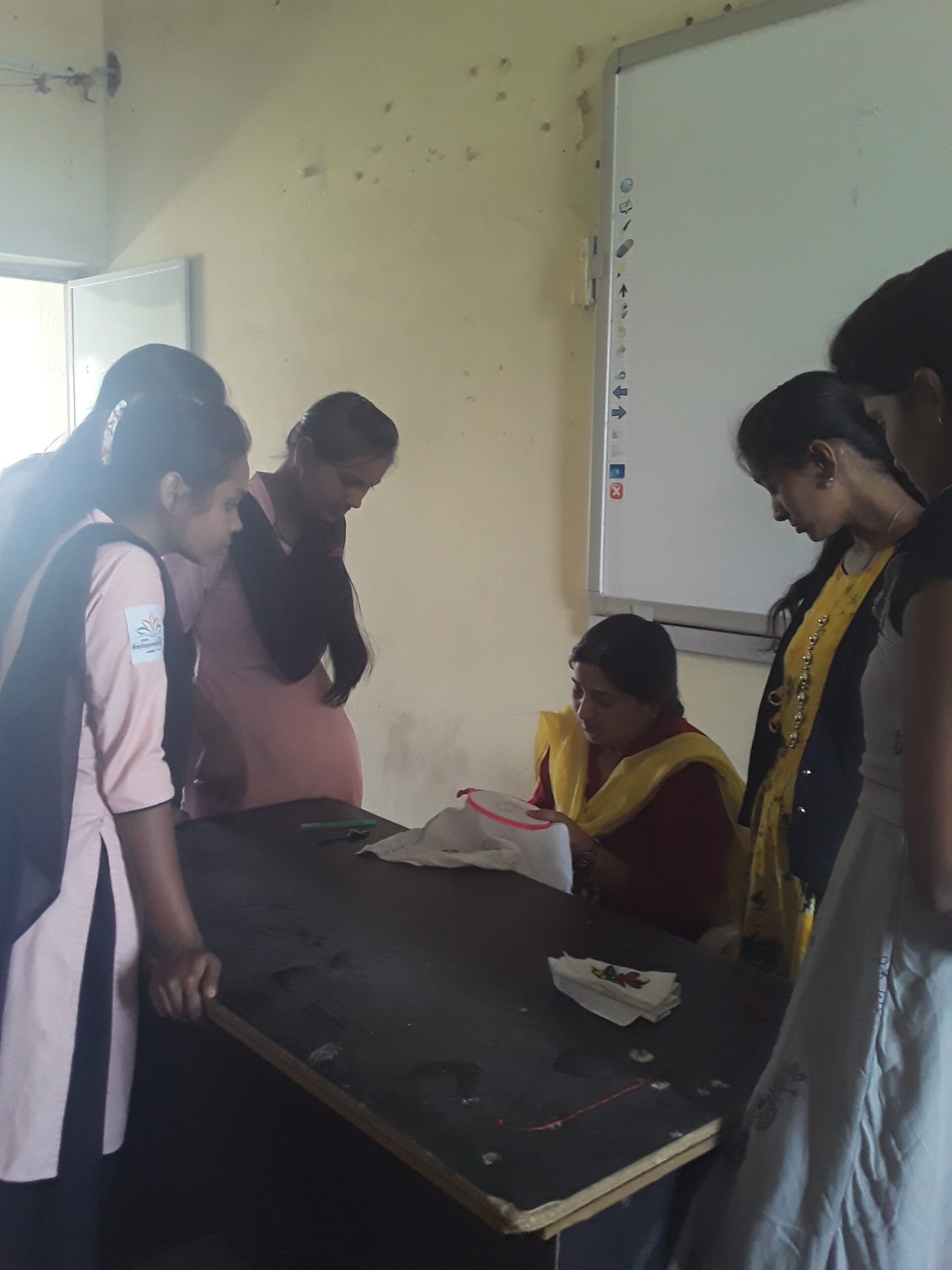 department teach the student embroidery